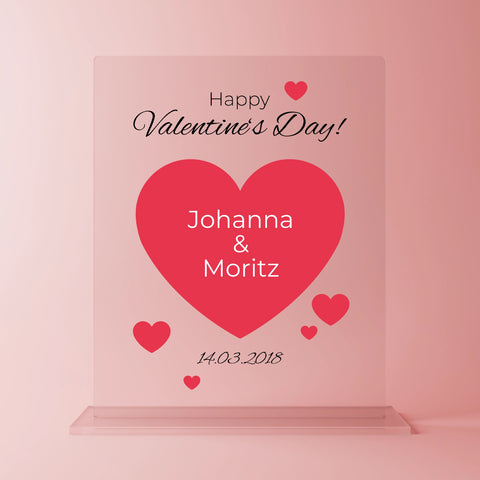 Personalisierte Acrylglasplatte zum Valentinstag mit rotem Herz und Namen ‚Johanna & Moritz‘ – romantisches Design mit Datum und Herzsymbolen – individuelles Geschenk für Paare und Verliebte