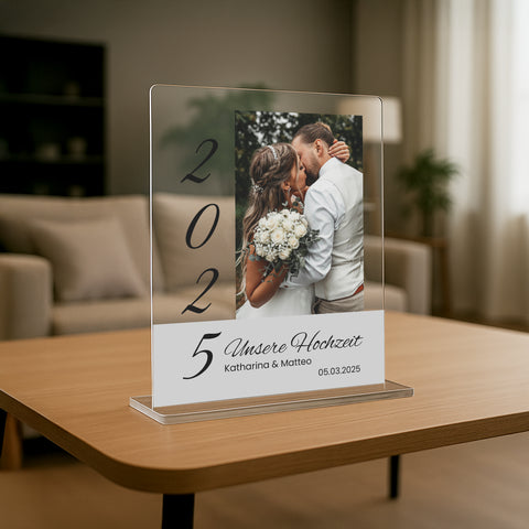 Geschenk zur Hochzeit - personalisiertes Acrylglas "Love Begins Here"