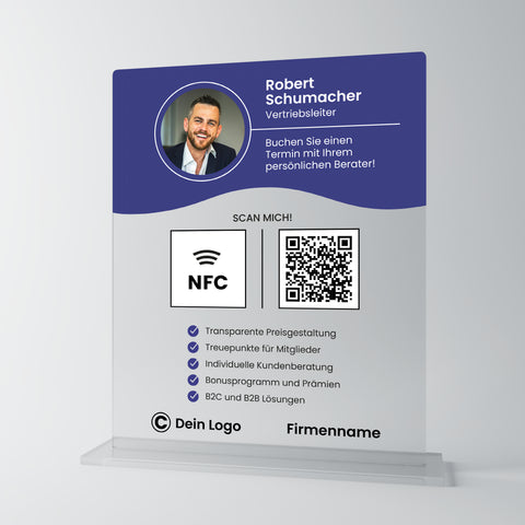 Personalisierte Acrylglas-Messeaufsteller mit QR/NFC für Leadgenerierung